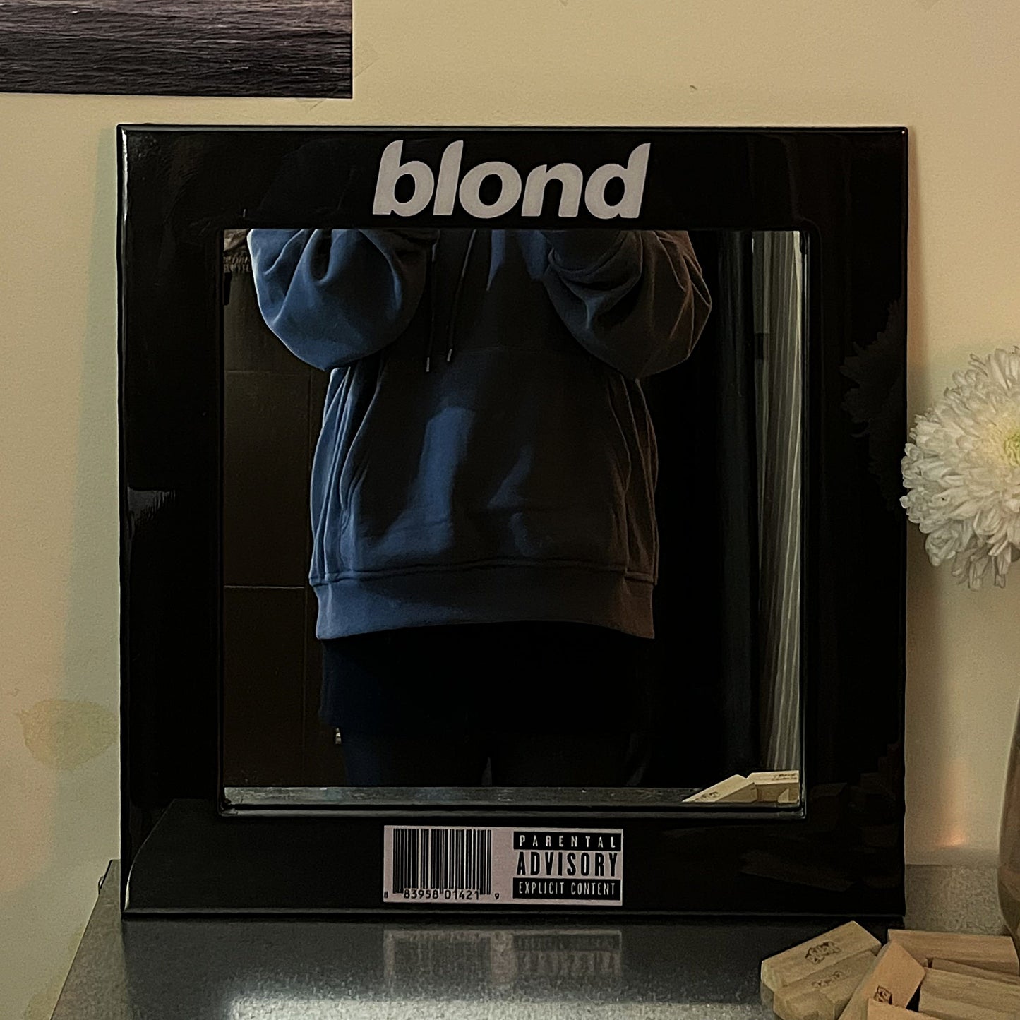 BLOND MIRROR