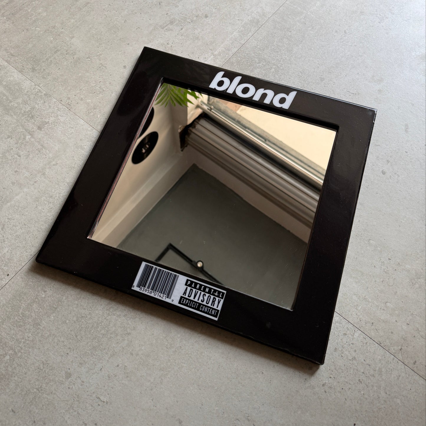 BLOND MIRROR