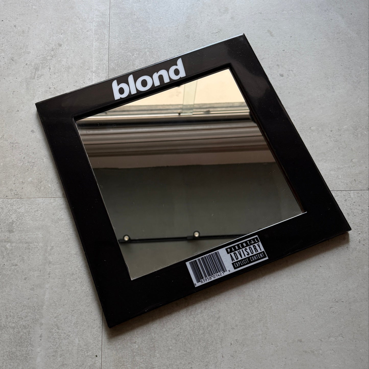 BLOND MIRROR
